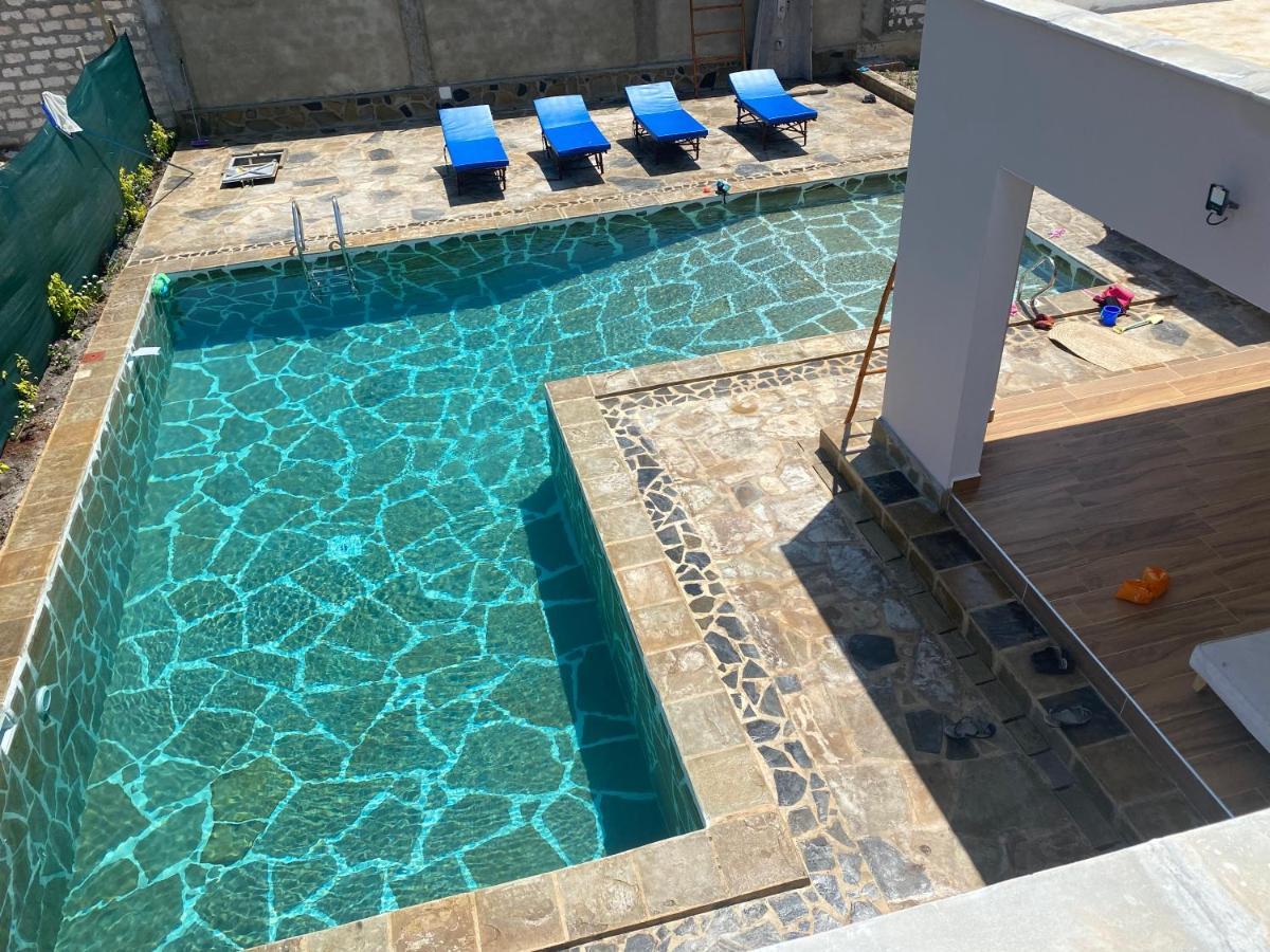 Private Backdoor Villa With Big Swimming Pool And Services Of Chef Included Diani Beach Luaran gambar