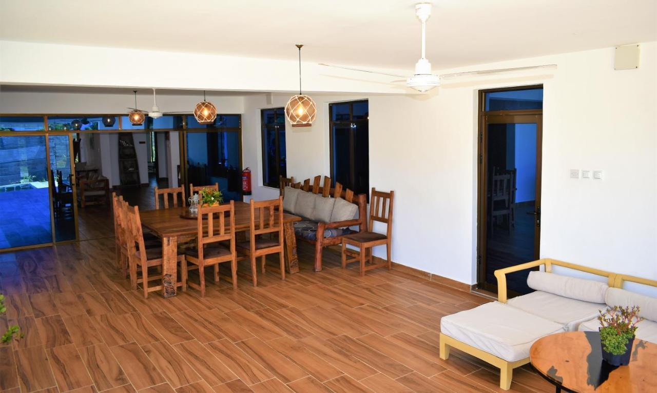 Private Backdoor Villa With Big Swimming Pool And Services Of Chef Included Diani Beach Luaran gambar