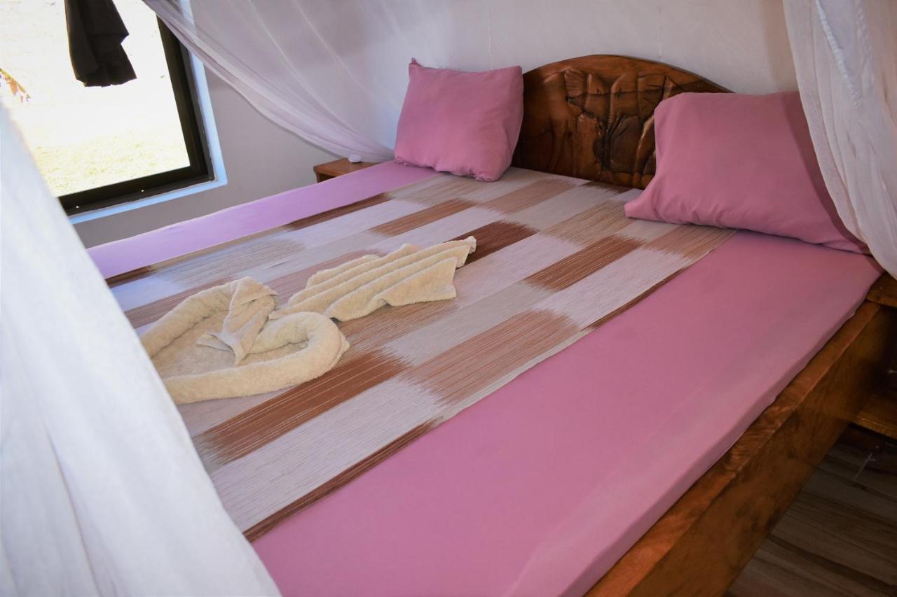 Private Backdoor Villa With Big Swimming Pool And Services Of Chef Included Diani Beach Luaran gambar