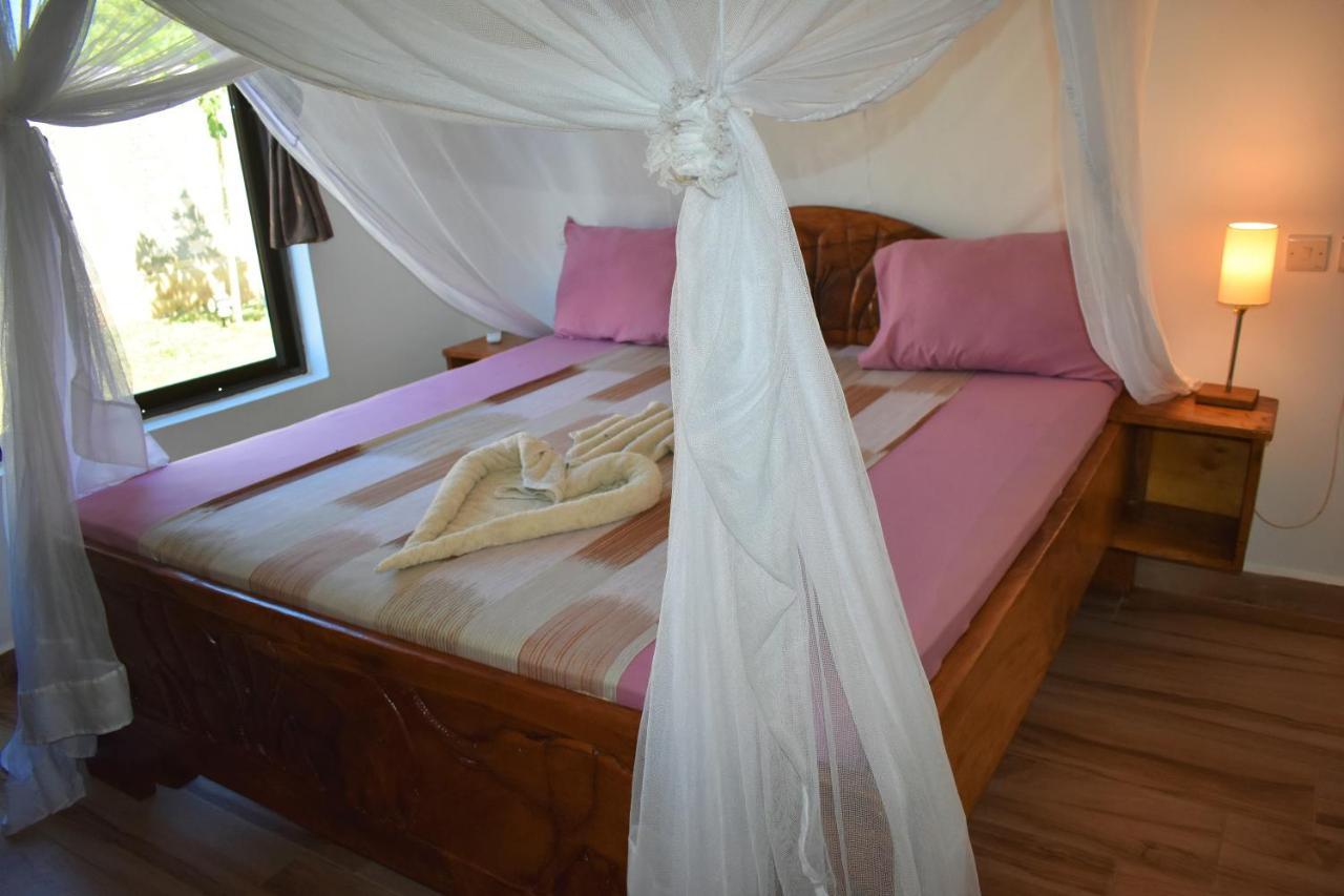 Private Backdoor Villa With Big Swimming Pool And Services Of Chef Included Diani Beach Luaran gambar