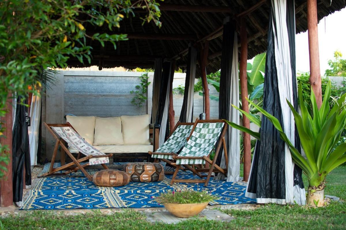 Private Backdoor Villa With Big Swimming Pool And Services Of Chef Included Diani Beach Luaran gambar