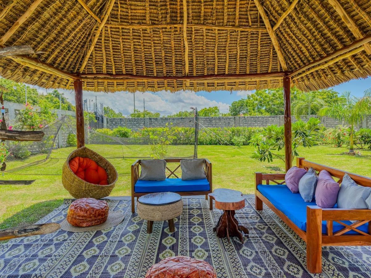 Private Backdoor Villa With Big Swimming Pool And Services Of Chef Included Diani Beach Luaran gambar