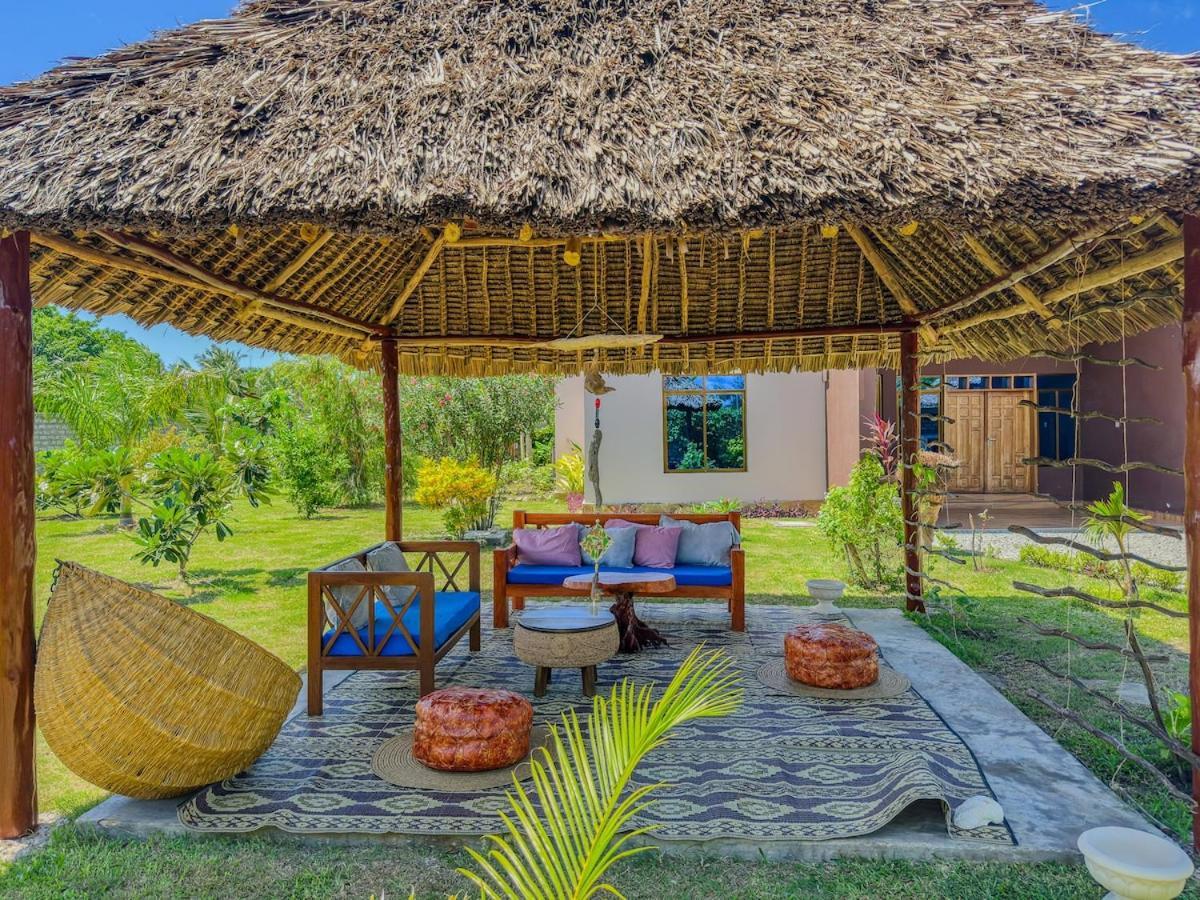 Private Backdoor Villa With Big Swimming Pool And Services Of Chef Included Diani Beach Luaran gambar