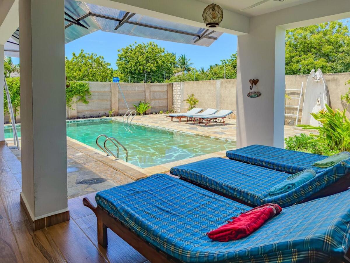 Private Backdoor Villa With Big Swimming Pool And Services Of Chef Included Diani Beach Luaran gambar